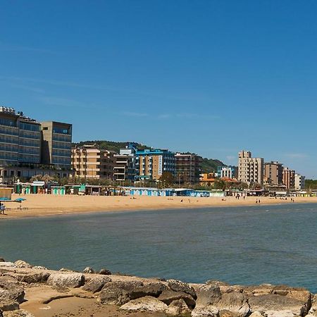 Zara D'Amare A Pesaro 10 Metri Dalla Spiaggia By Yohome Exterior photo