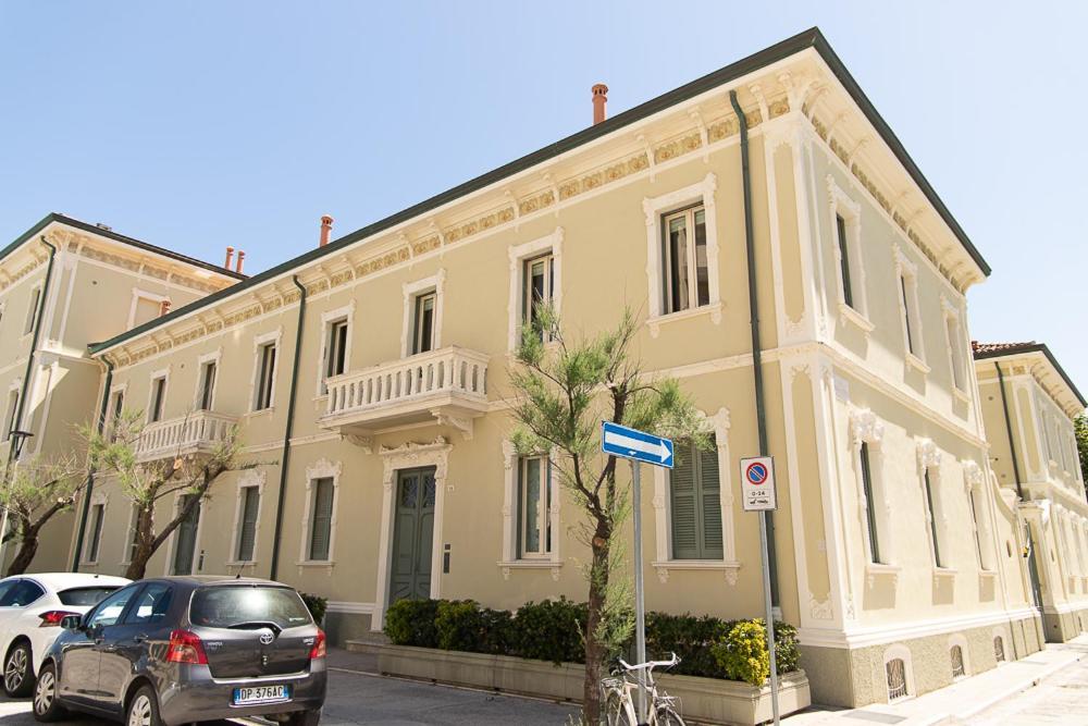 Zara D'Amare A Pesaro 10 Metri Dalla Spiaggia By Yohome Exterior photo