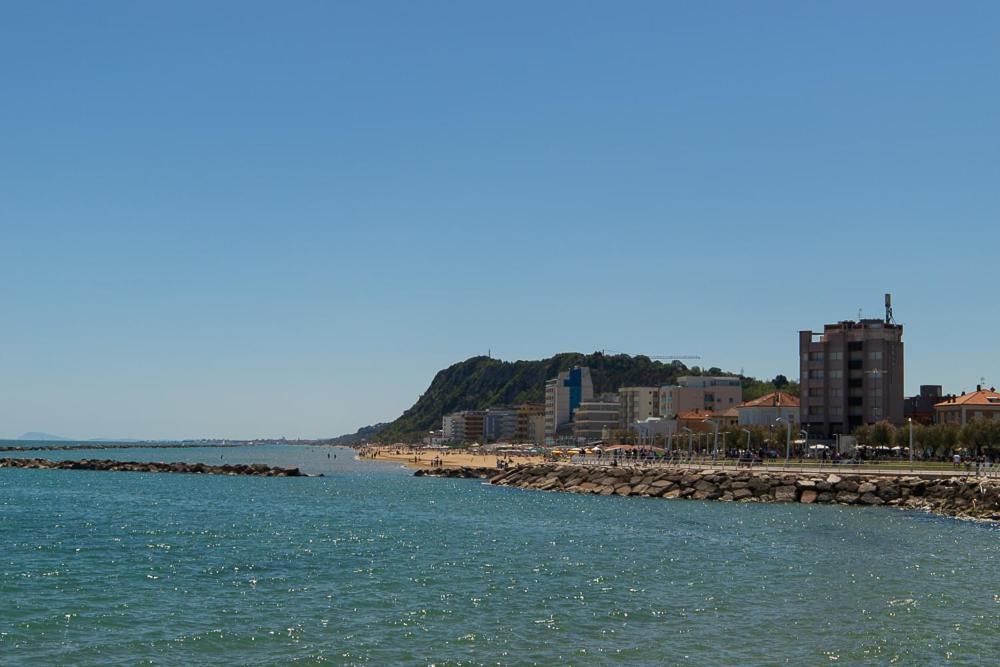 Zara D'Amare A Pesaro 10 Metri Dalla Spiaggia By Yohome Exterior photo